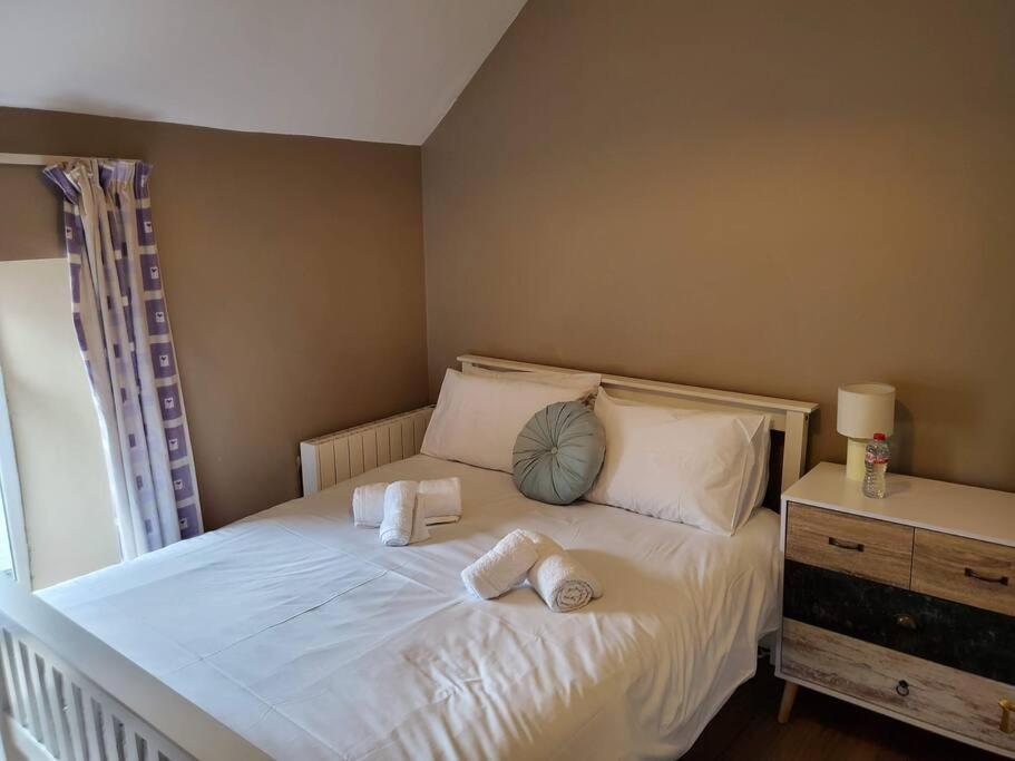 Apt. 2 - Town Centre Apartment Bagenalstown Extérieur photo