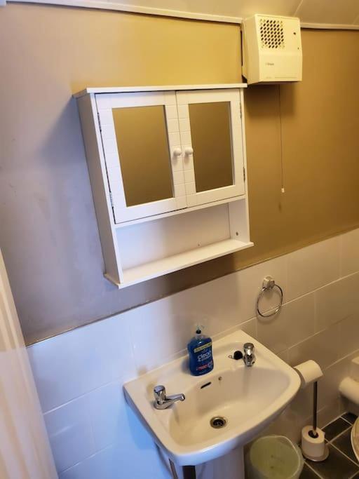Apt. 2 - Town Centre Apartment Bagenalstown Extérieur photo